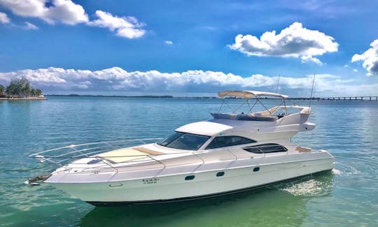 55’ Azimut Yacht Rental in Miami, Florida